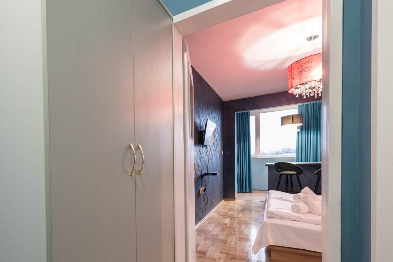 Private Studio In The Centre Varna Esterno foto