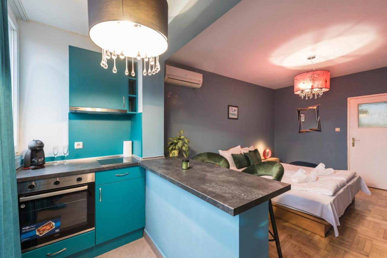 Private Studio In The Centre Varna Esterno foto